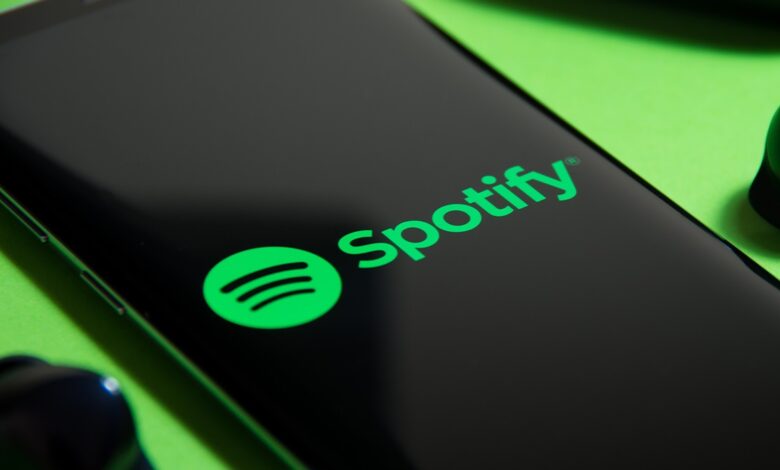Spotify adds sharign timestamped links for podcasts and other social sharing features