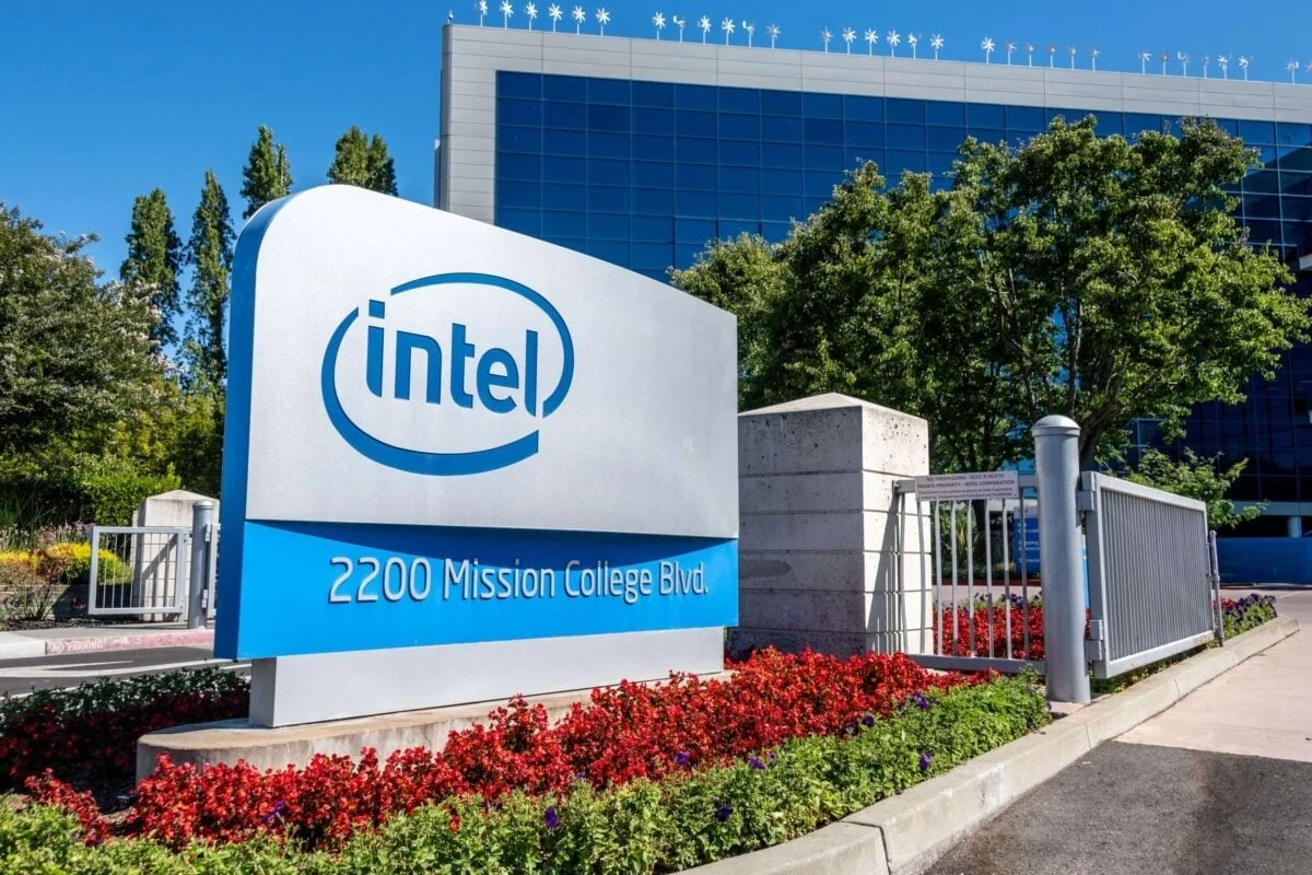 Intel (INTC) Stock: Tech Giants Eye Foundry’s Advanced Packaging Tech