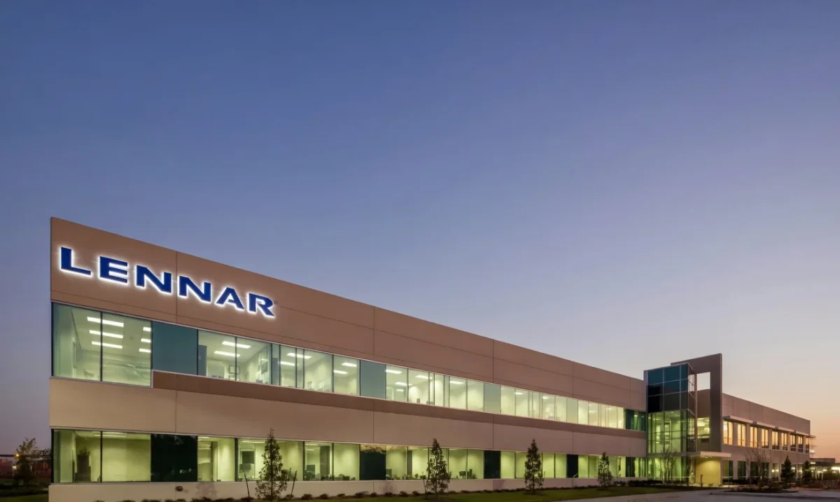 Lennar (LEN) Stock Plunges 25% Amid Earnings Shortfall and Wave of Analyst Downgrades