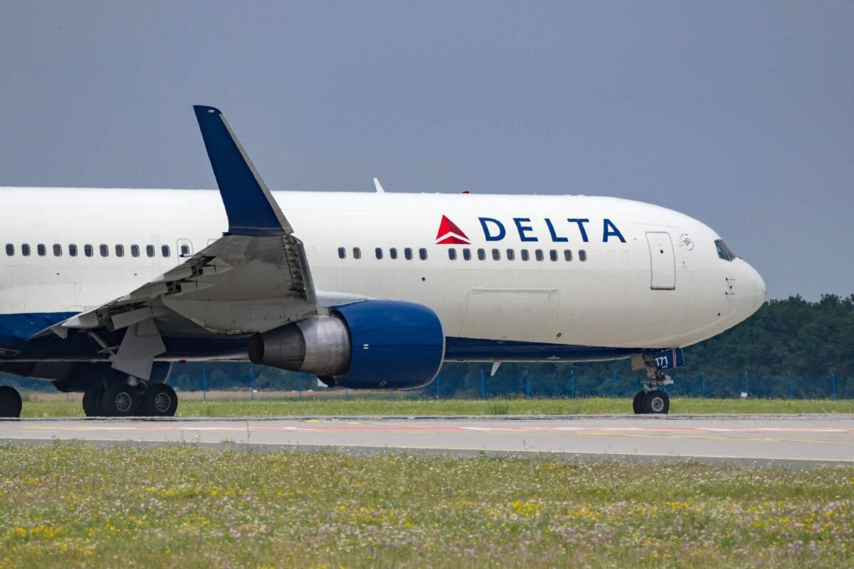 Delta Air Lines (DAL) Stock Gains Despite Analyst Downgrades and Major Insider Sales
